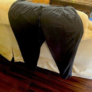 Fabletics dark charcoal gray pants. Size XL.